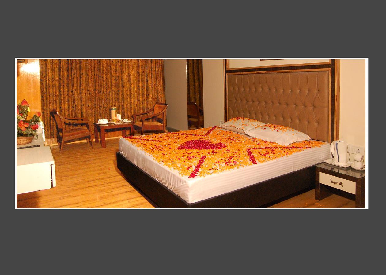 Hotel Out Town Manāli Extérieur photo