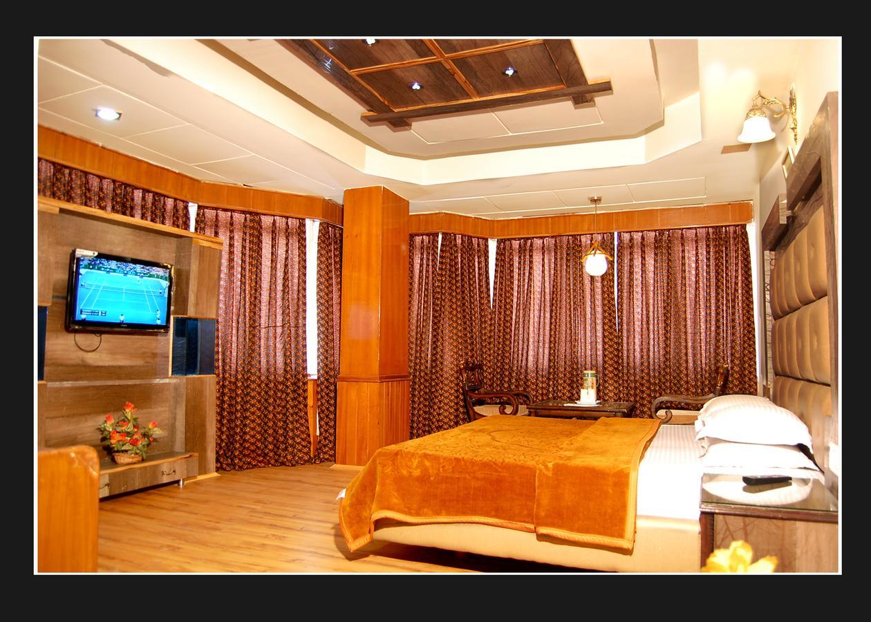 Hotel Out Town Manāli Extérieur photo